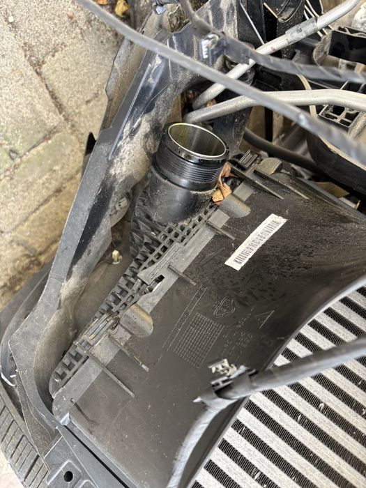 Porsche macan II 3,0 s lewy intercooler