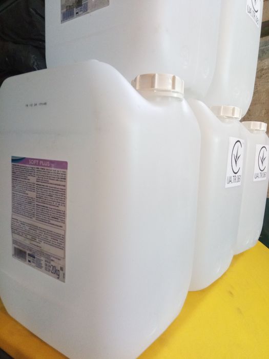 Нові каністри 20 л. і 10 л.