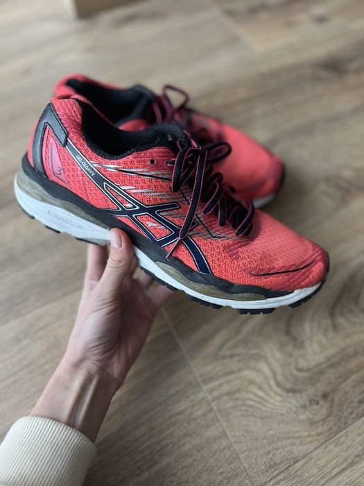 Кросівки asics оригінал( устілка 26,5)