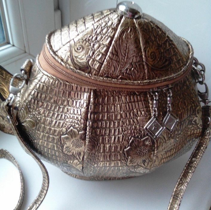 жіноча ексклюзивна сумка "Чайник" коліру старого золота