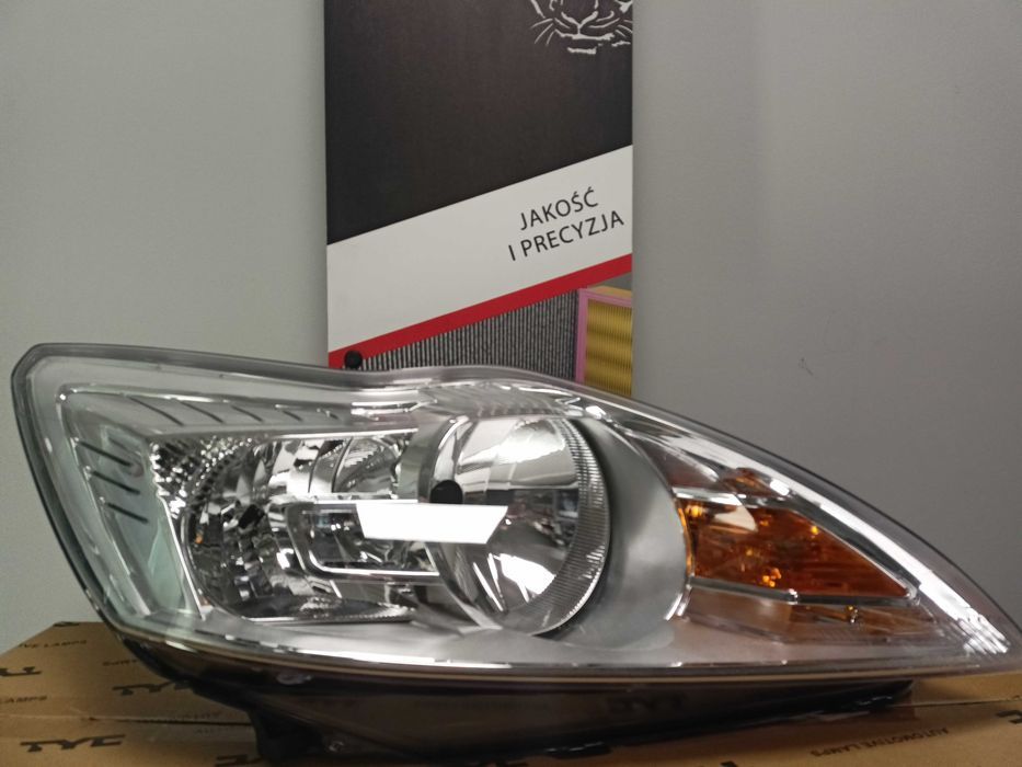 Ford Focus MK2 08-12 Lampa/Reflektor przód prawy /H1+H7
