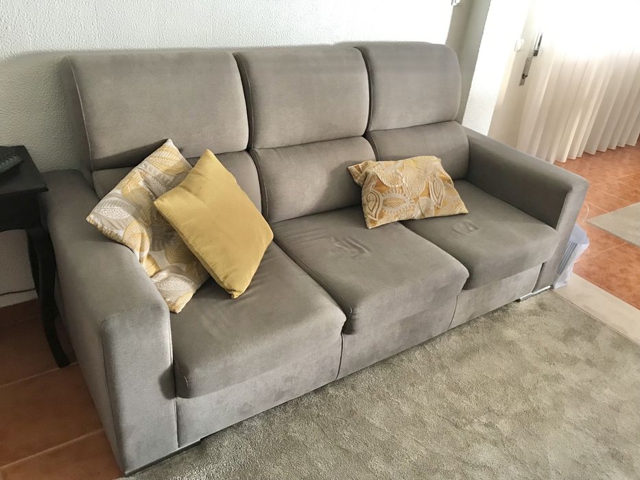 Sofá familiar confortavel