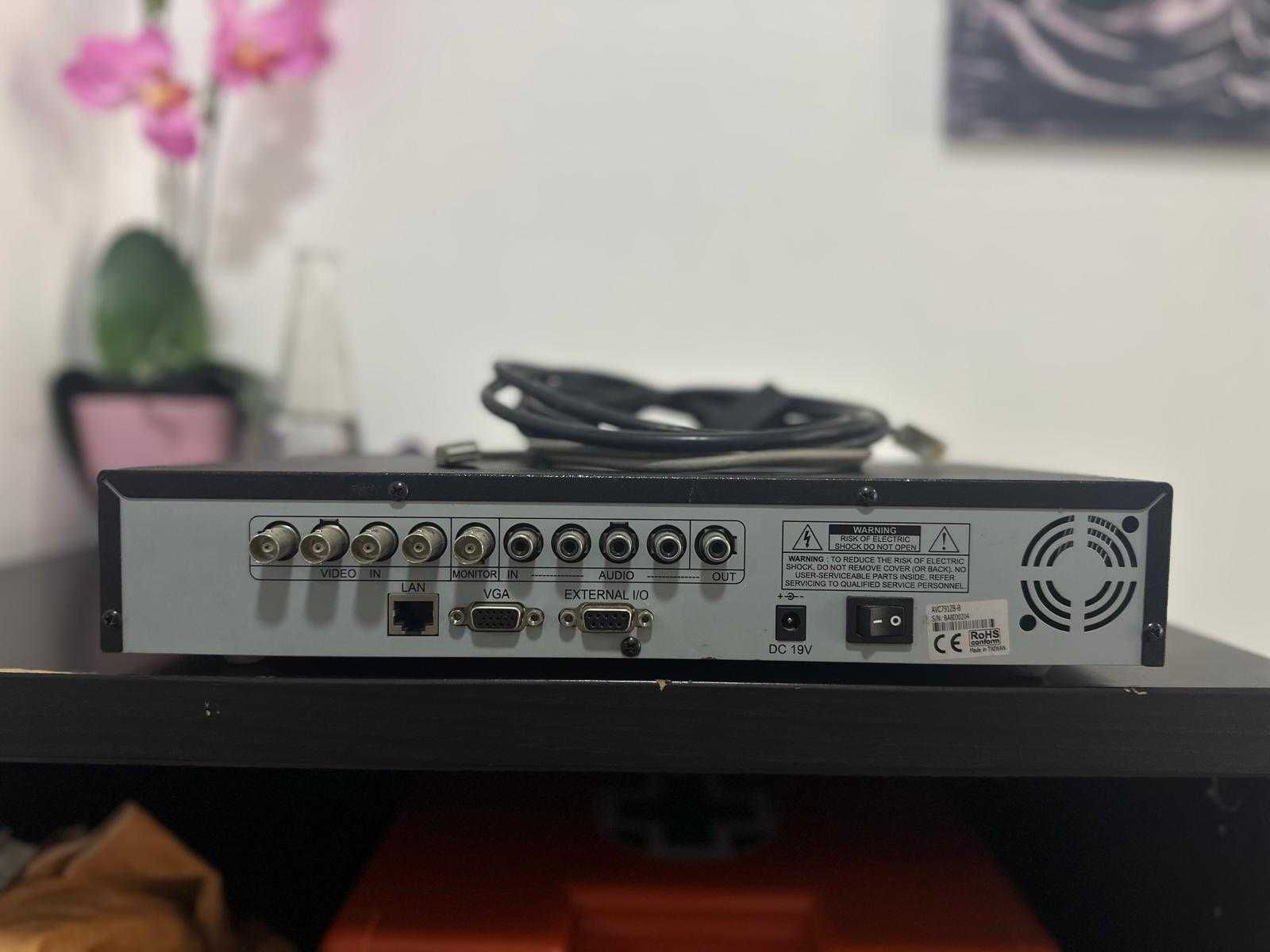 Sistema CCTV/gravador AVTECH 4CHH.264DVR