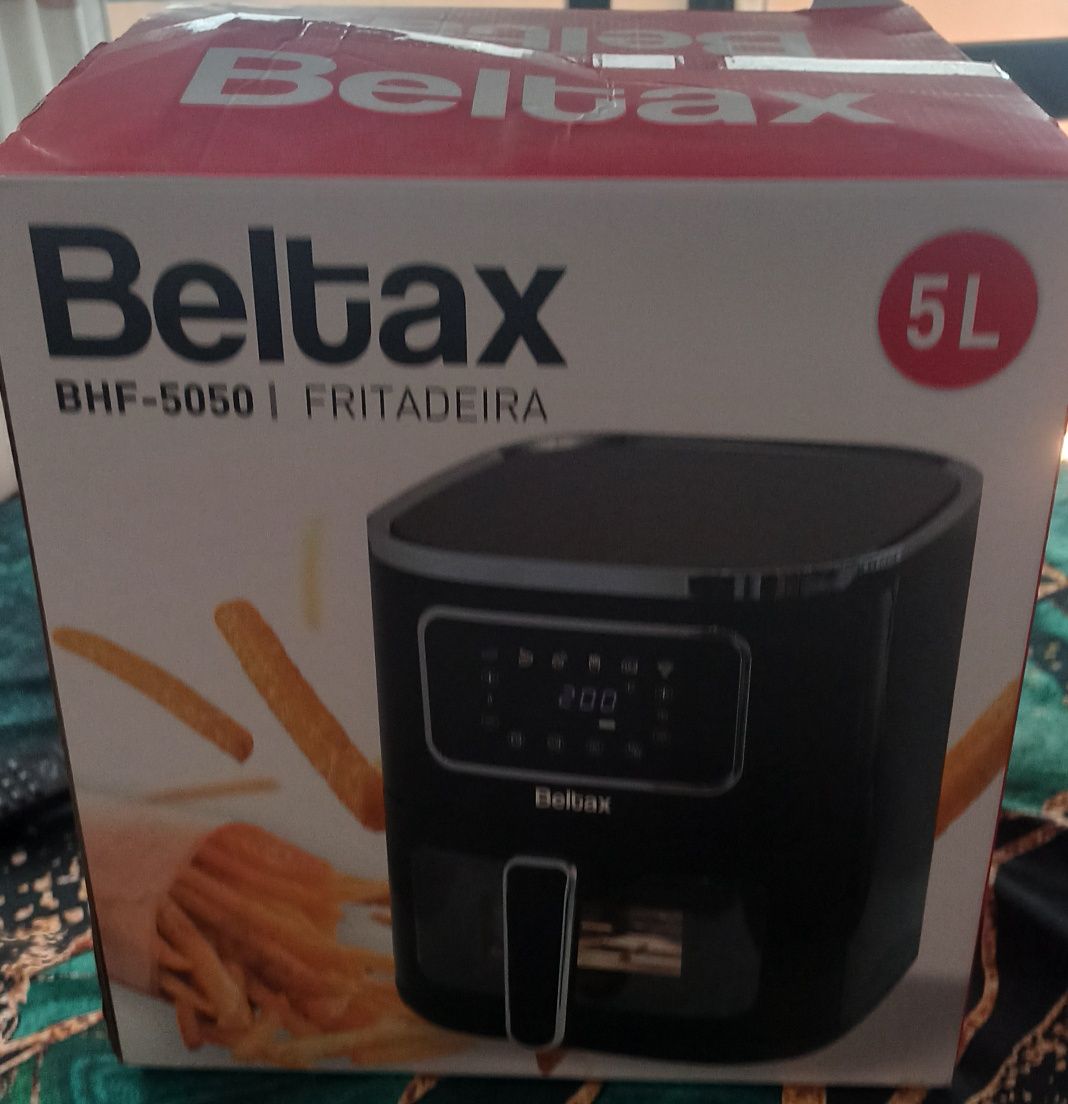 Fritadeira elétrica Beltax, como nova, usada apenas uma vez.