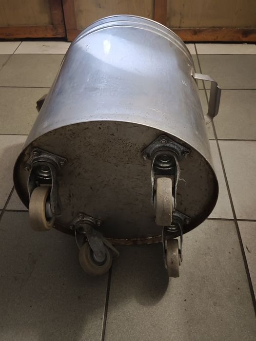 Pojemnik gar kociołek garnek  nierdzewny na kołach 42 L