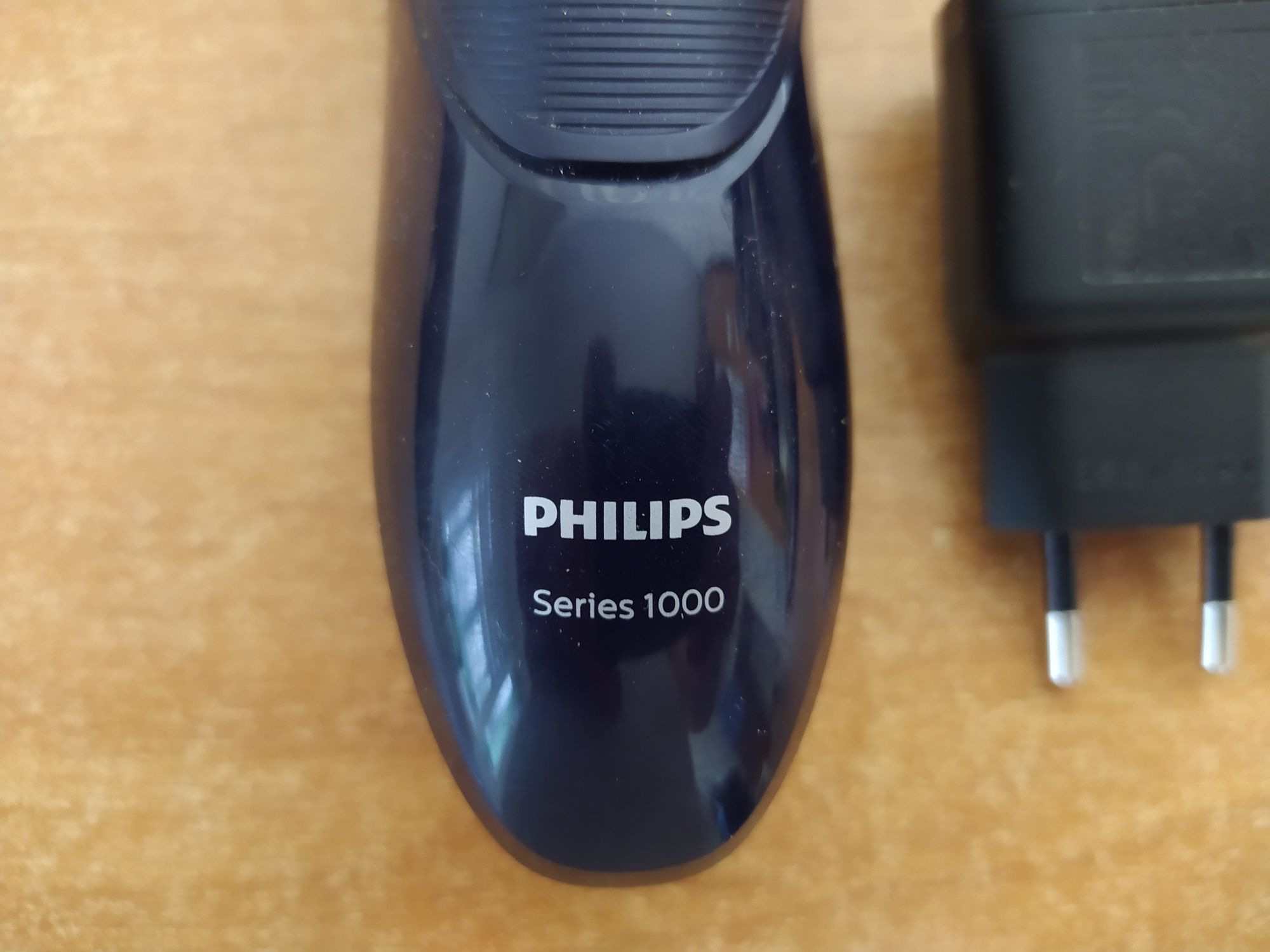 Бритва Philips series 1000 бу.