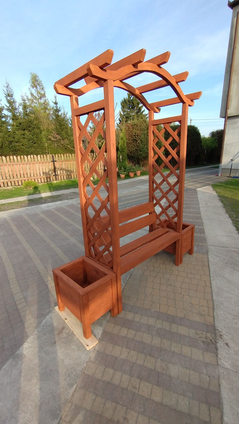 Pergola drewniana łukowa z siedziskiem + donice