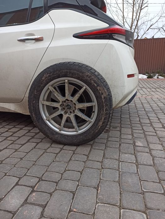 Продам колеса две разболтовки5/120+ 5/114,3    R18