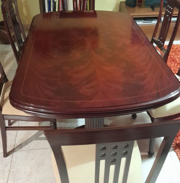 Mesa de Mogno Lacado + 6 cadeiras