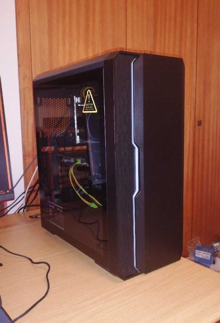 Caixa Gaming de PC - Usada igual a Nova