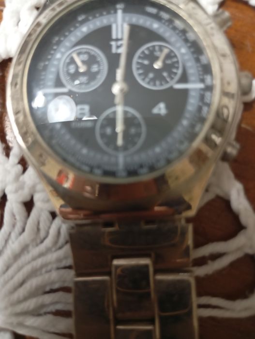 Vendo este relógio muito bonito bom estado a trabalhar muito bem