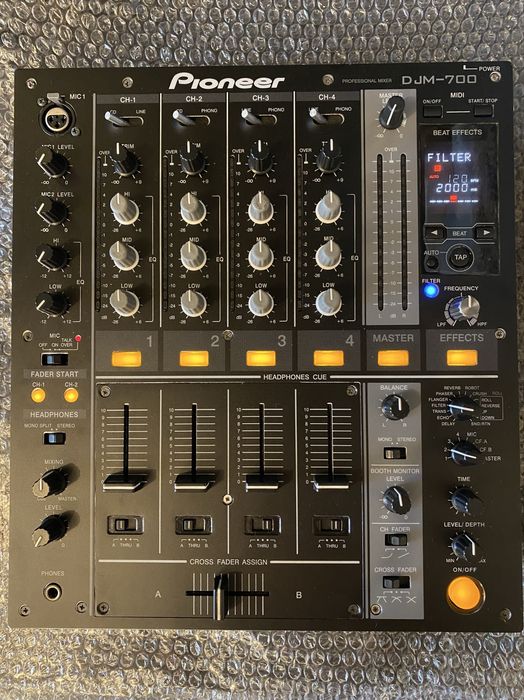 Мікшерний пульт Pioneer djm 700