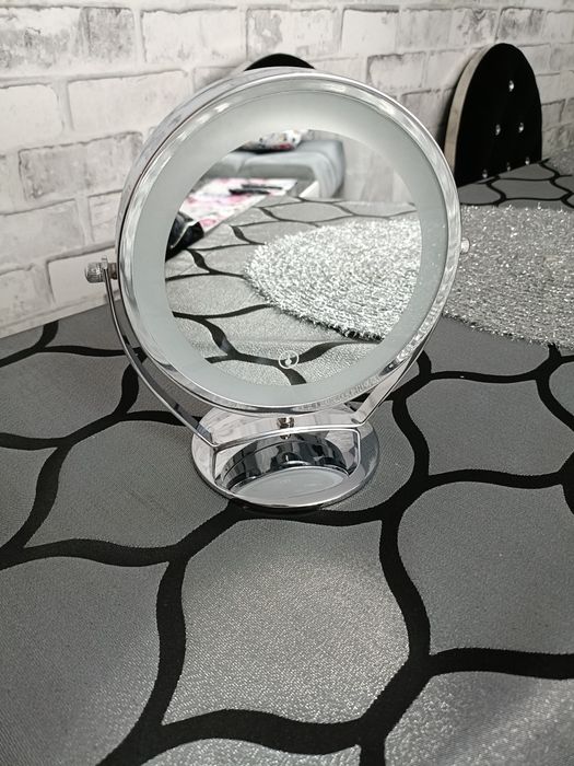 Lusterko dwustronne LED .