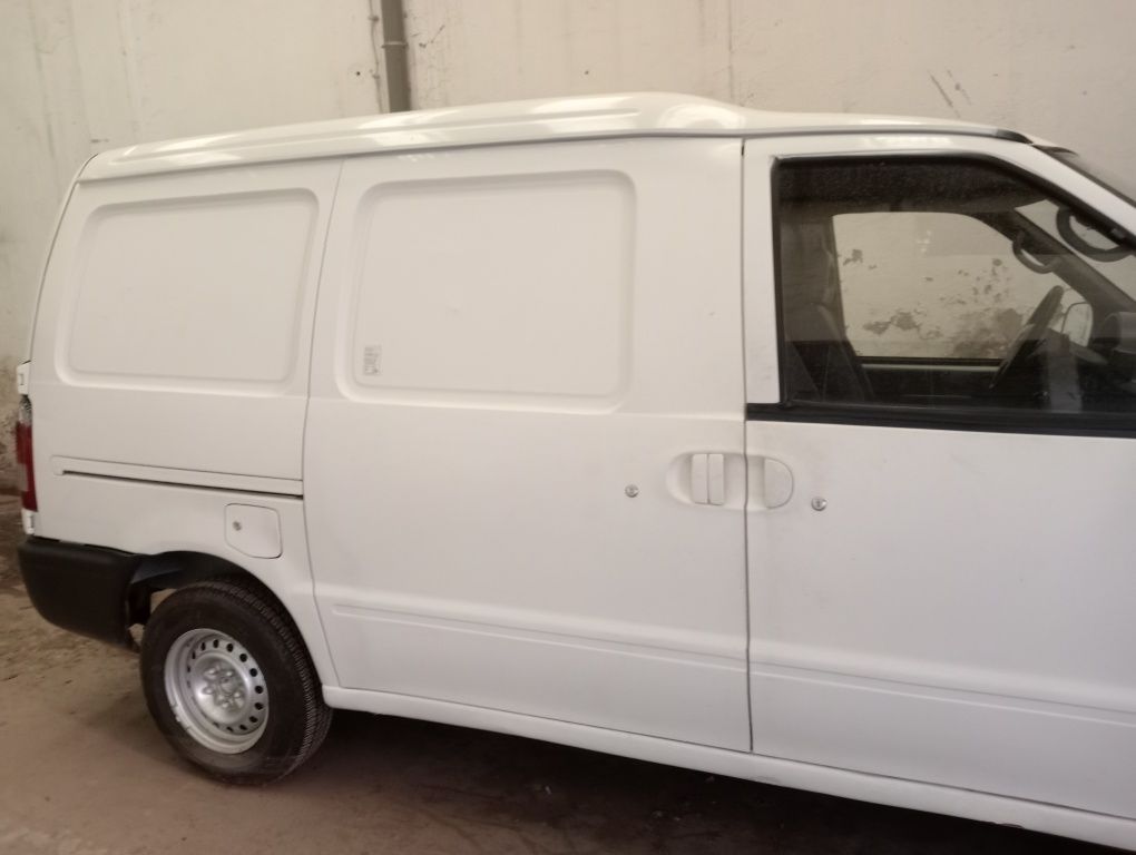 Nissan vanette em bom estado