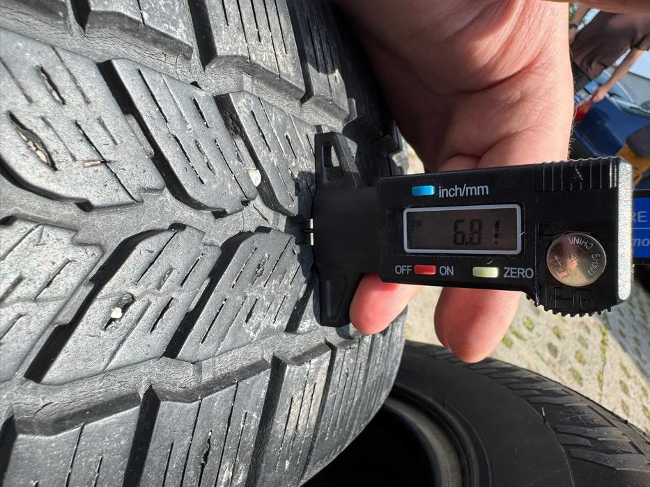 Komplet opon zimowych Michelin AGILIS 51 SNOW-ICE 215/65R15C