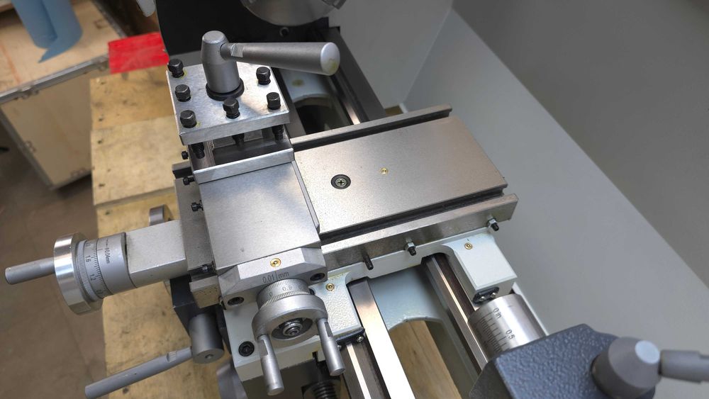 Токарно-винторезный станок по металлу 250Е JPAuto Industrial 600мм