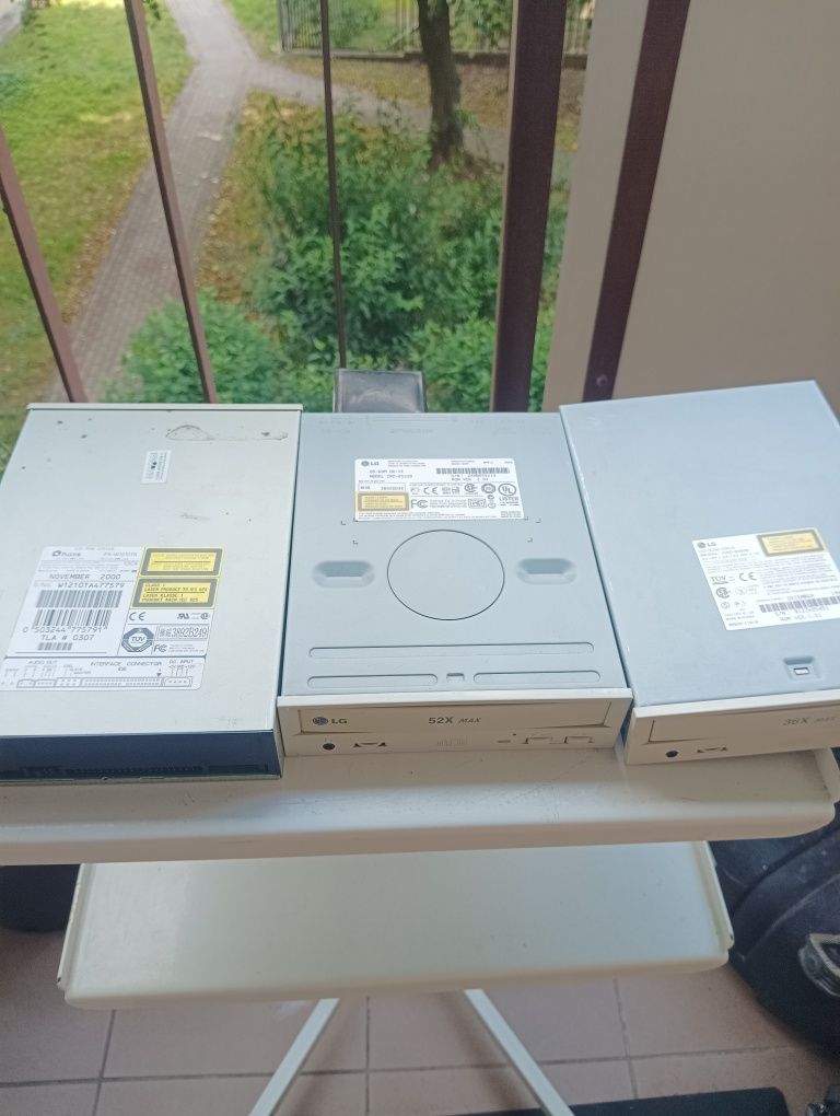 Napęd CD i dyskietek komputerowy