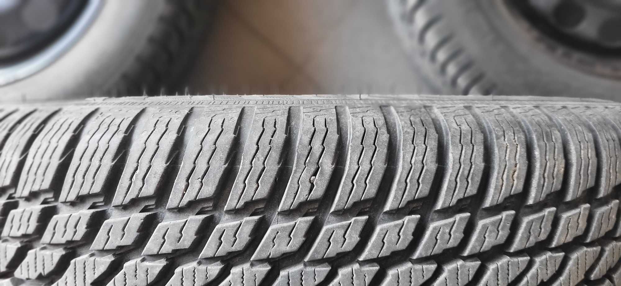 Opony NOKIAN TYRES WR SNOWPROOF 205/60 R16 z felgami stalowymi