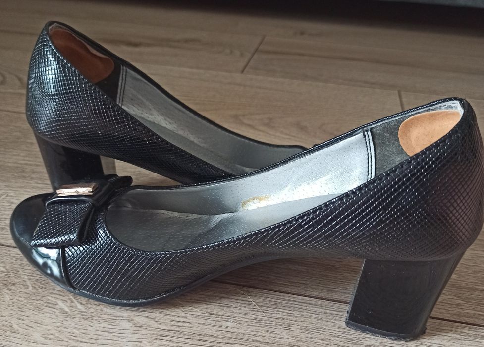 Buty damskie/ Czółenka lakierowane, r. 40