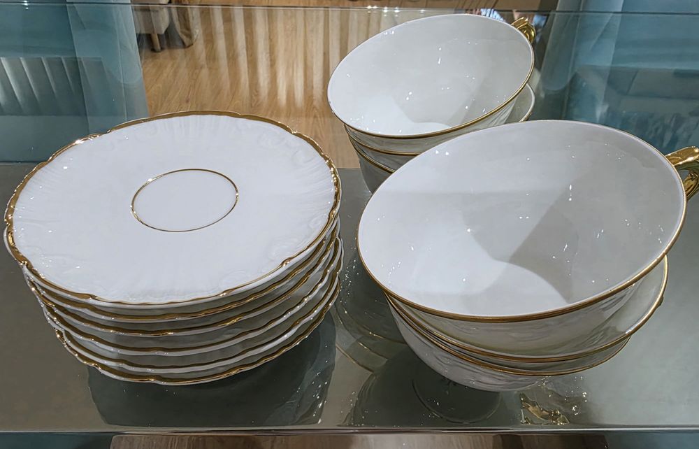 Vendo 6 conjuntos de porcelana fina branca com dourado Vista Alegre