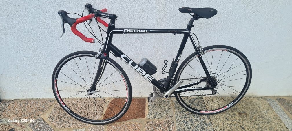 Bicicleta de estrada cube