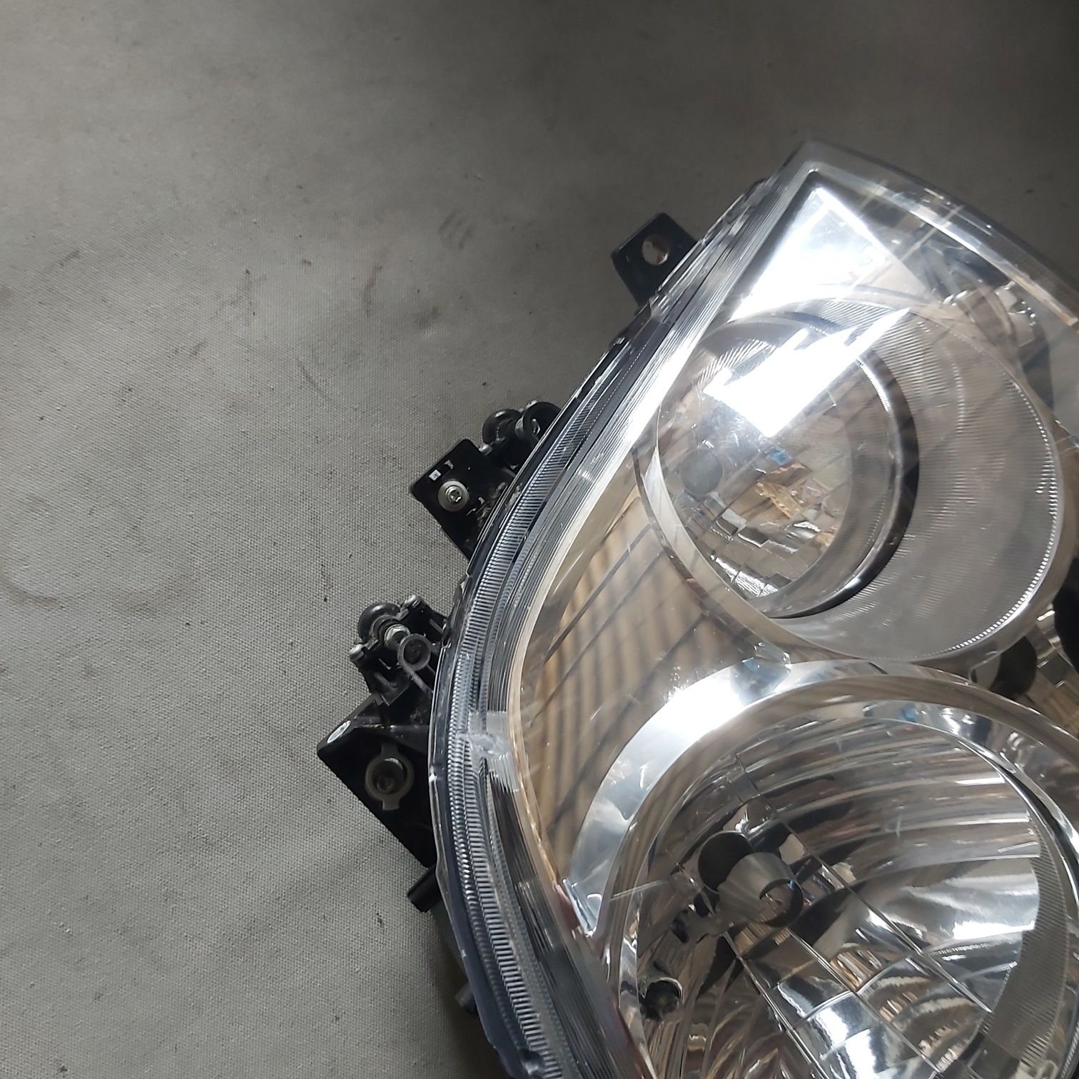 Lampa reflektor mercedes actros mp4 prawy Europa koito