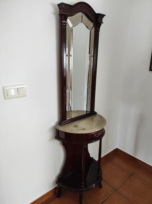 Móvel de entrada com espelho