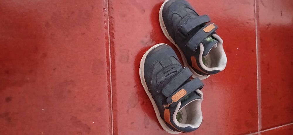 Roupa e calçado menino