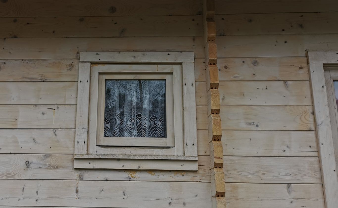 Okna drewniane z całego domku