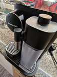 Máquina Café delonghi nespresso lattissima
