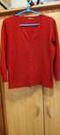 Czerwony sweter rozpinany