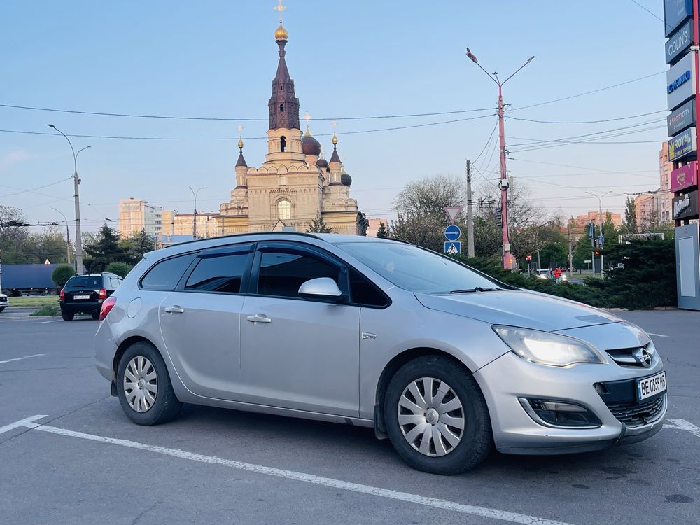 Opel Astra J 2013 рік 1,7 дизель