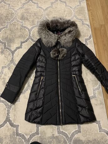 Зимова курточка з натуральним хутром з чорнобурки