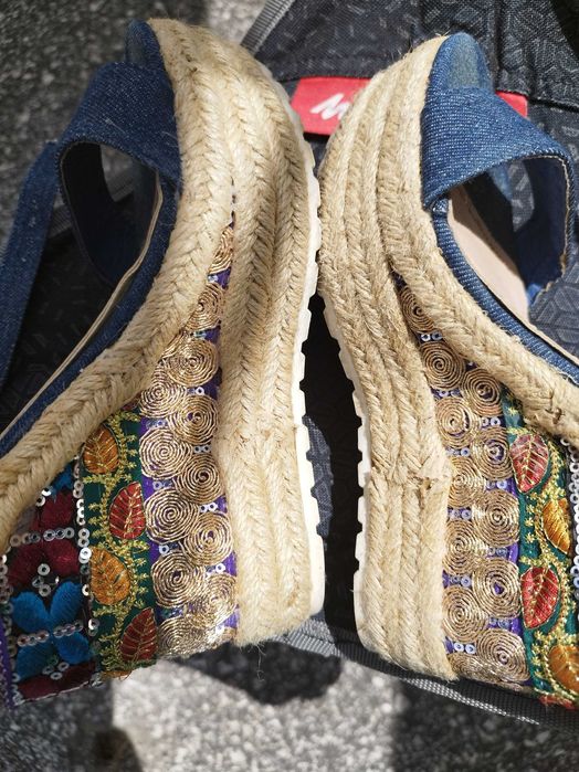 Sandálias como novas