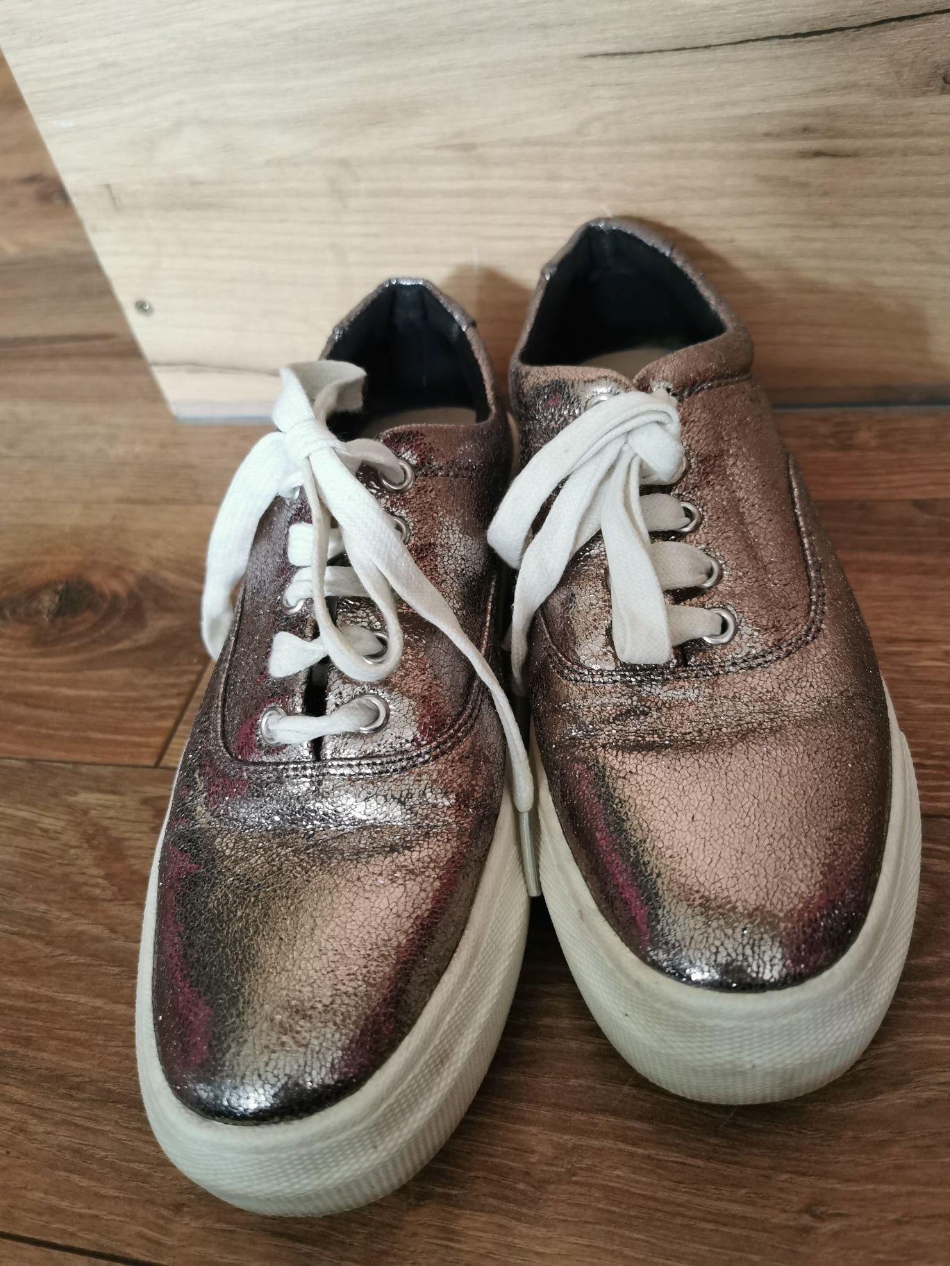 Sneakersy połyskujące Pull&Bear damskie buty na jesień 37 r