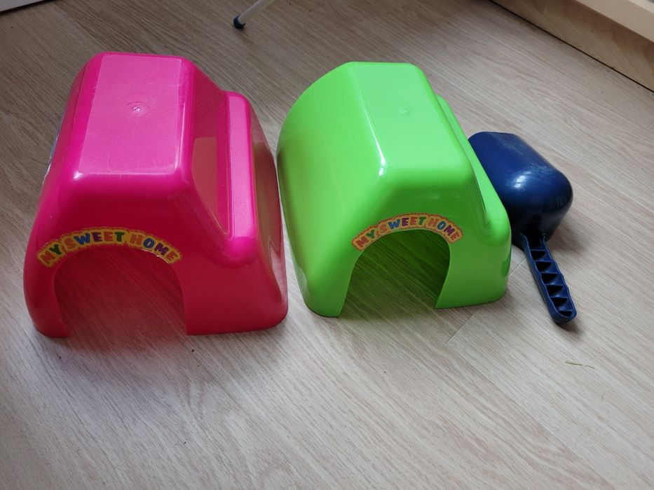 Dwa domki plastikowe dla gryzoni