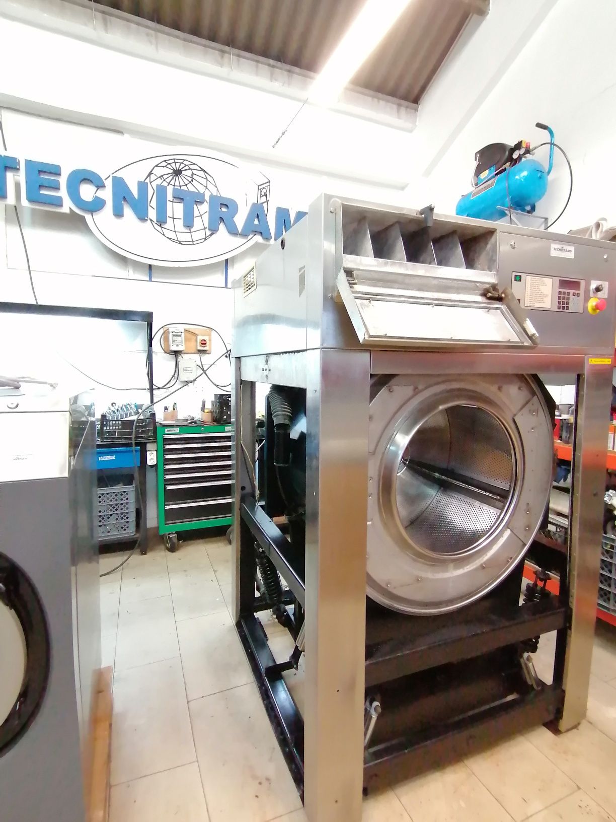 Aluguer Primus 35kg máquina de lavar roupa industrial / Self-service