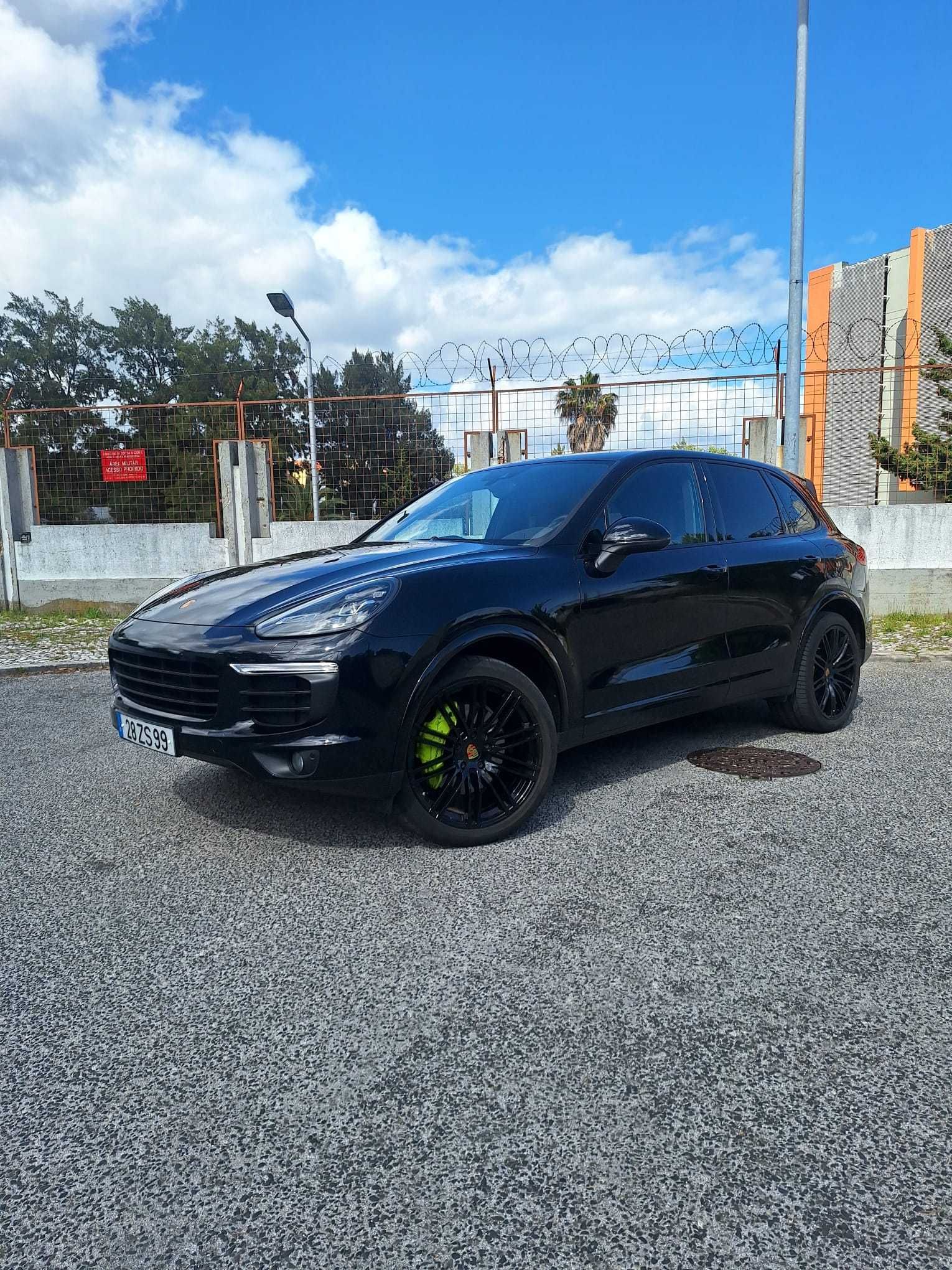 Porsche Cayenne S - Plug-in Hybrid Platinum Edition