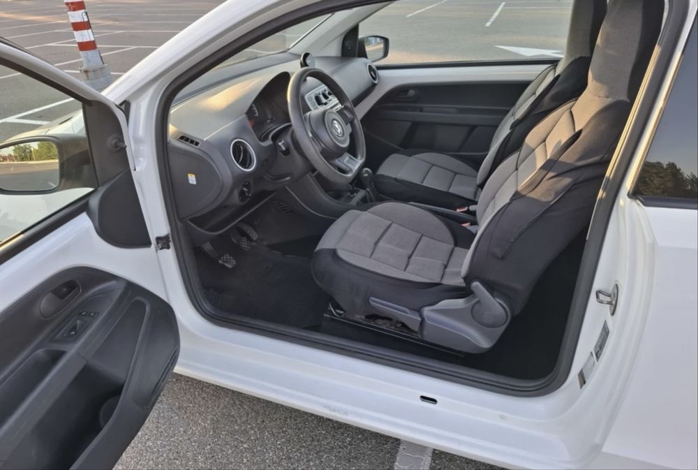 Volkswagen UP! 2013 року бензин
