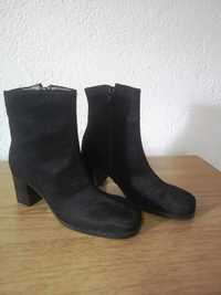 Botas pretas novas