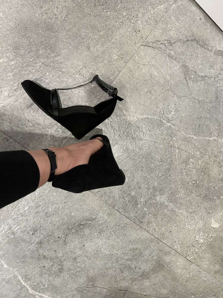 Buty Stradivarius 37 koturna jak nowe