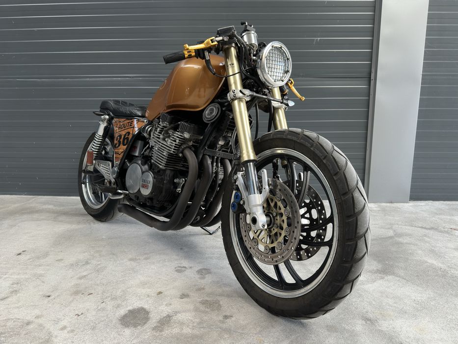 Yamaha FZ 750 Café Racer