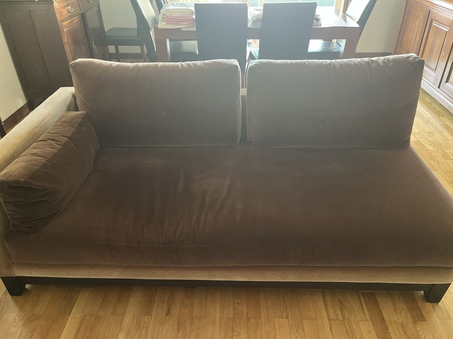 Sofá Castanho com almofadas