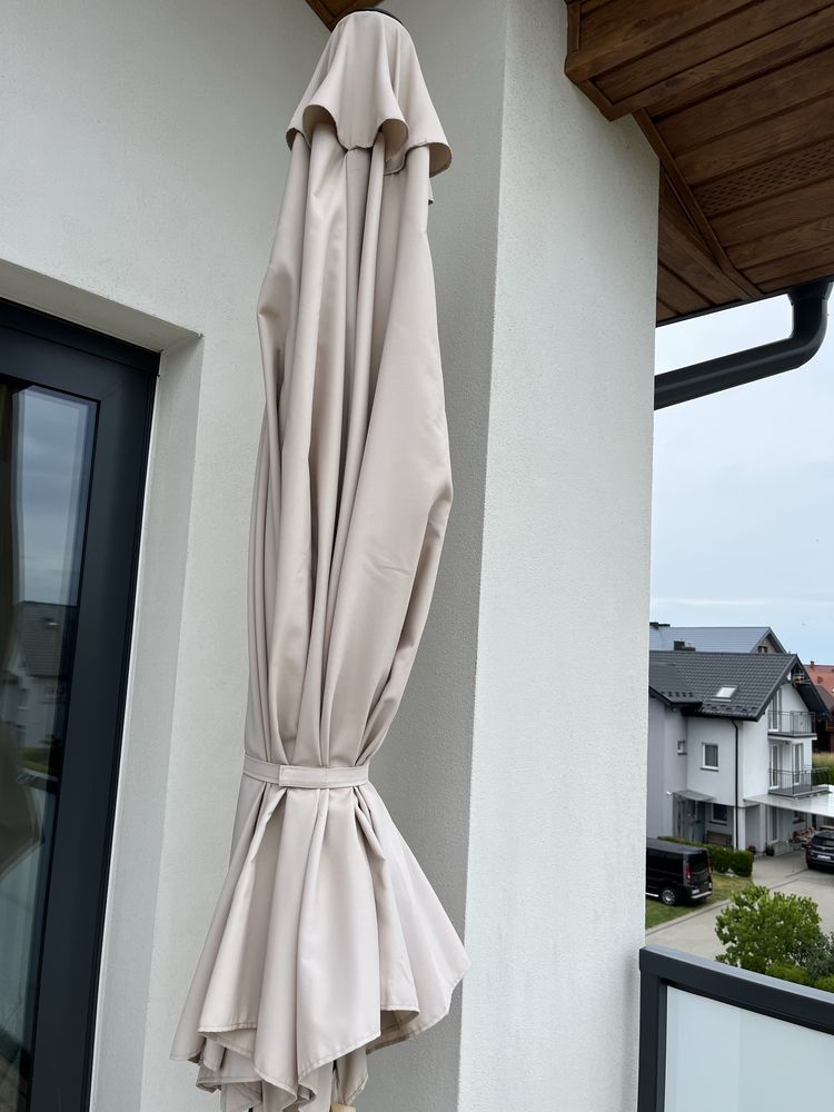 Parasol ogrodowy beżowy 300cm z podstawa firmy jysk