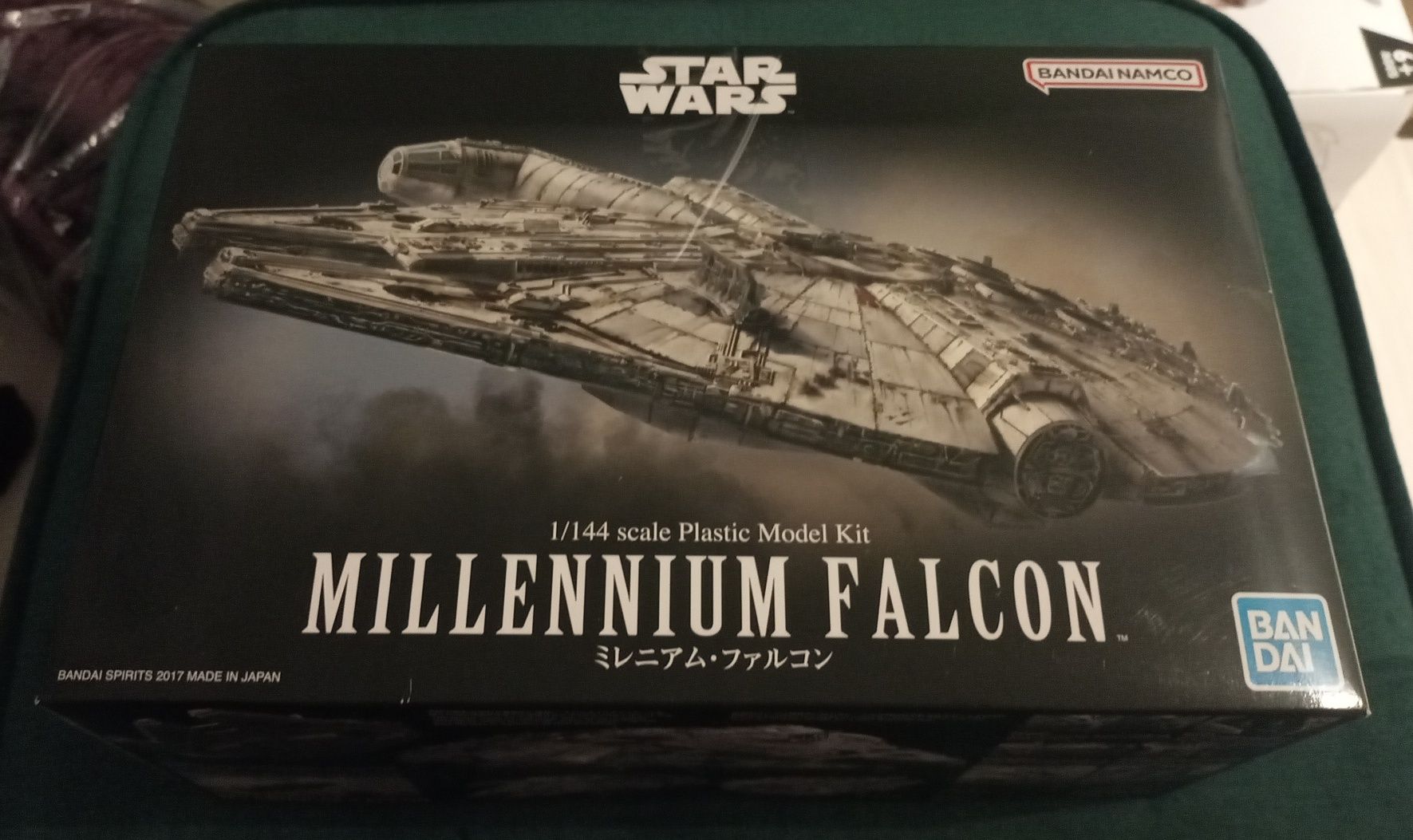 Model BANDAI – Millennium Falcon STAR WARS
