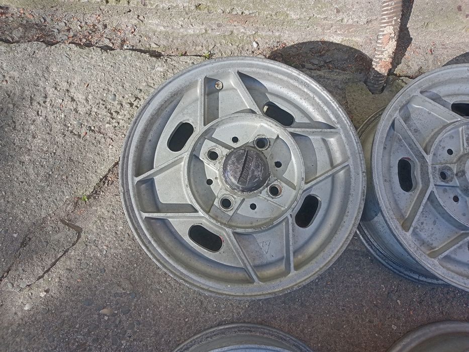 Sprzedam felgi aluminiowe do fiata 126p  orginalne