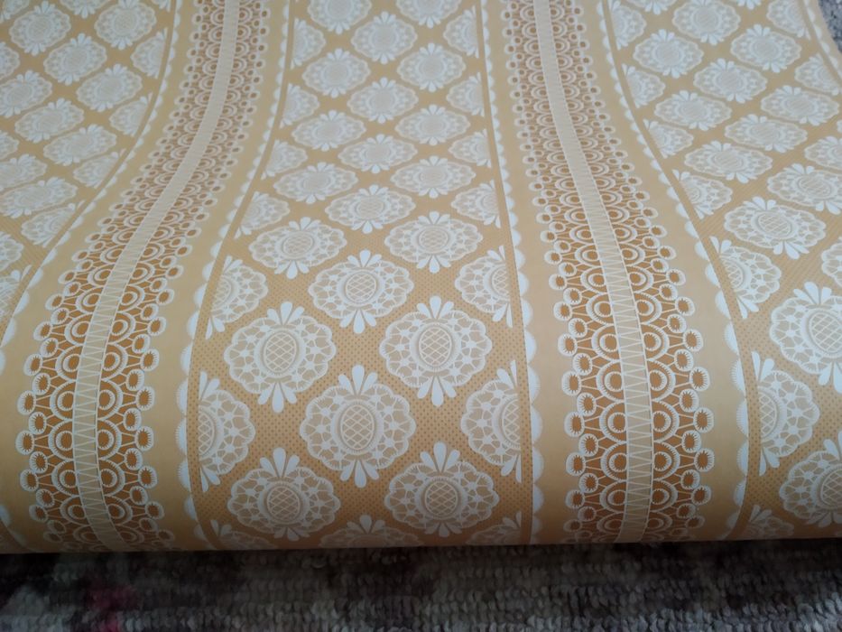 Абсолютно нові паперові шпалери 2 рулона по 25 метрів .