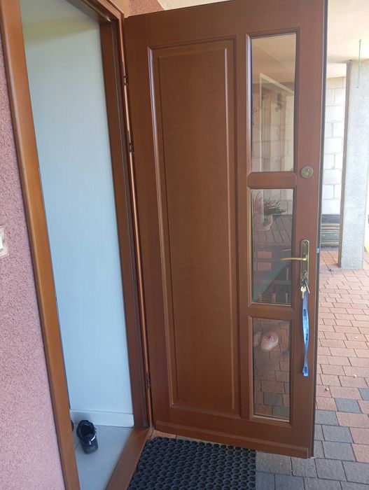 Drzwi zewnętrzne wejściowe drewniane