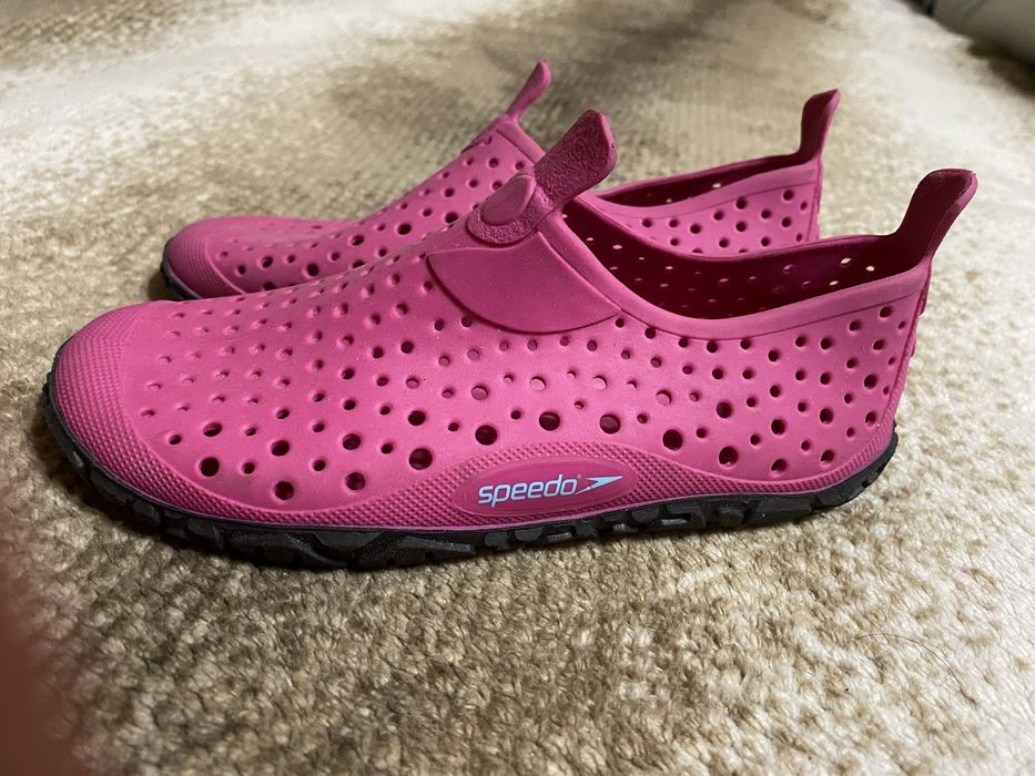 Взуття в басейн аквашузи