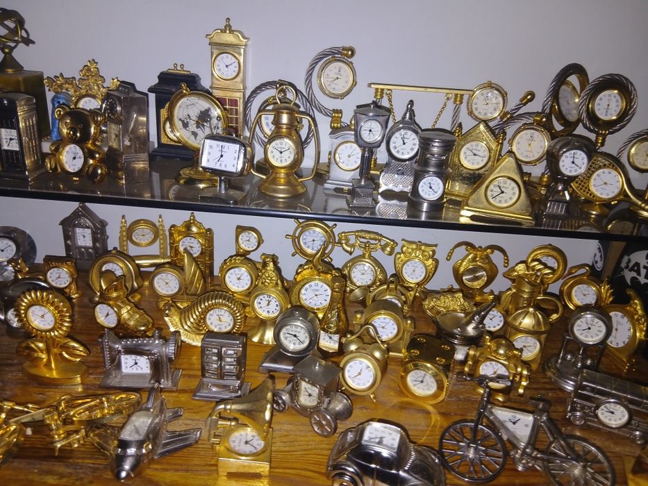 Coleção 100 Relógios em mnitura 500 €